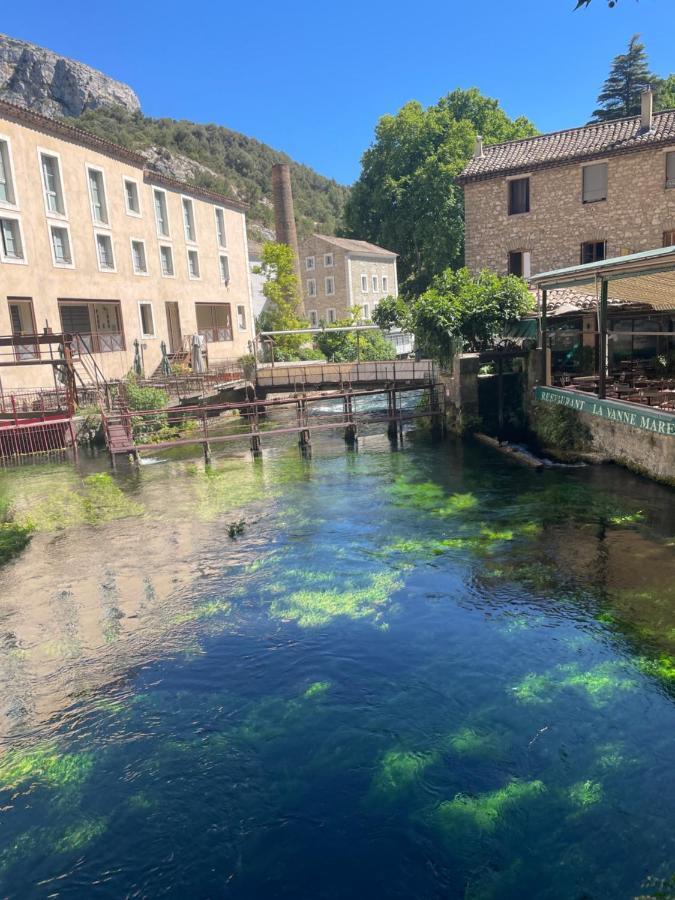 Sakina Appartement En Bord De Sorgue フォンテーヌ・ド・ボークリューズ エクステリア 写真